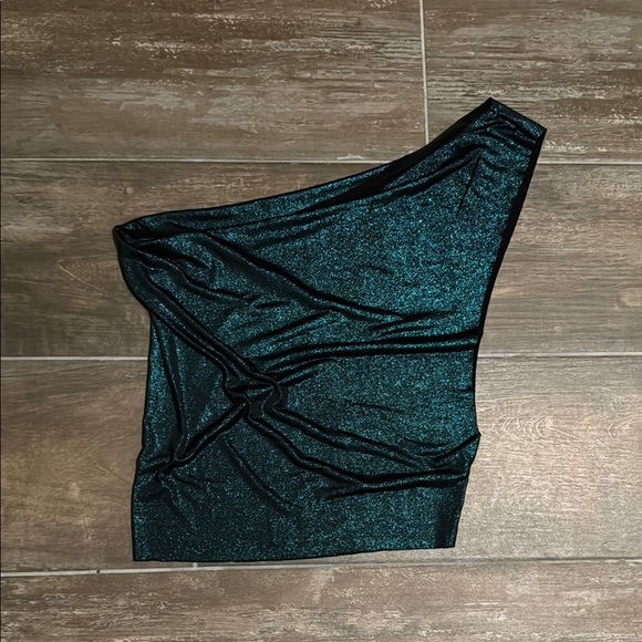 Ping Asymmetrical Fitted Green Crop Top - Picture 1 of 7